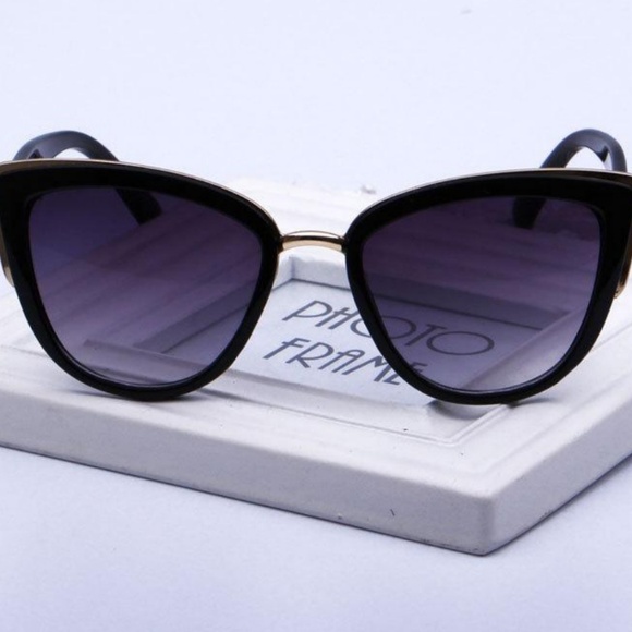 2/$20 RETRO  CAT EYE SUNGLASSES - Picture 3 of 5